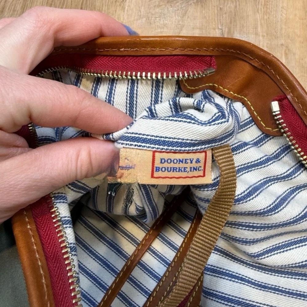 Dooney& Bourke  Green Shoulder Bag with Pouch - Picture 4 of 12